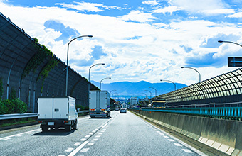 帰社（荷物おろし、入金、事務作業）